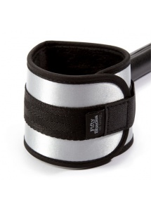 Drążek z kajdankami regulowany - Fifty Shades of Grey Adjustable Spreader Bar and Cuff Set 