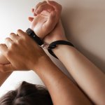 Crave - Dyskretne Mankiety Na Nadgarstki Jak Bransoletka Icon Cuffs Czarno-Srebrne