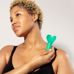 Je Joue - Mini Wibrator Pocisk Z Płaską Końcówką Serca Amour Zielony