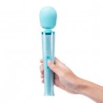 Masażer różdżka błyszczący brokatem - Le Wand Petite All That Glimmers Rechargeable Vibrating Massager Niebieski
