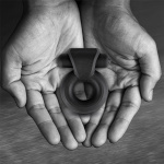 Silikonowy pierścień wibrujący na penisa - Velv'Or Rooster Travis Bulky Cock Ring with Vibrating Mini Bullet  