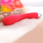 Wibrator do punktu G - Svakom Betty Ultra-Soft Vibrator Czerwony