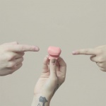 Wibrator na palec - Dame Products FIN Finger Vibrator  Różowy